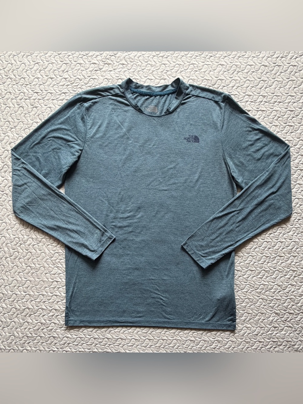 The North Face Men’s Medium Long Sleeve Performance Shirt Blue Stretch Athletic